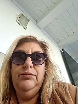 Snapshot of Mara-24 chatting on 10/24/25, 06:54 Mara-24 online show from 10/24/25, 06:54