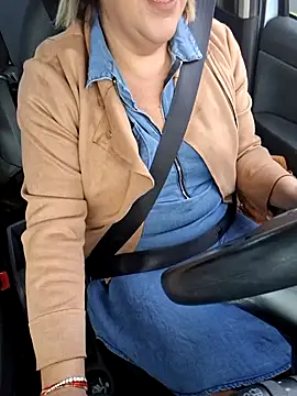 Snapshot of Mara-24 chatting on 10/30/25, 08:27 Mara-24 online show from 10/30/25, 08:27