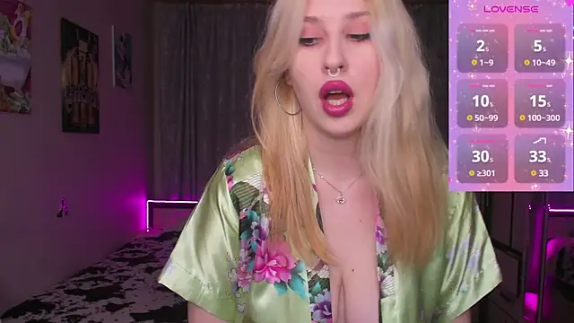 Snapshot of Alice___Rose chatting on 02/17/25, 06:59 Alice   Rose online show from 02/17/25, 06:59