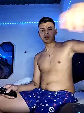 Snapshot of macg_bigcock chatting on 10/28/25, 05:44 macg bigcock online show from 10/28/25, 05:44