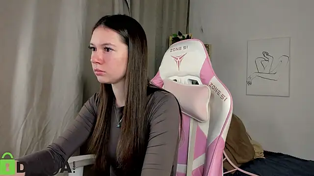 Nicole Charm online show from 10/23/25, 09:02