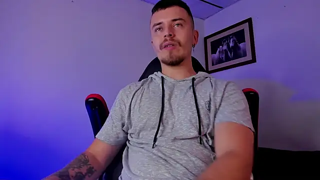 Snapshot of james_connor2 chatting on 12/21/24, 07:06 james connor2 online show from 12/21/24, 07:06