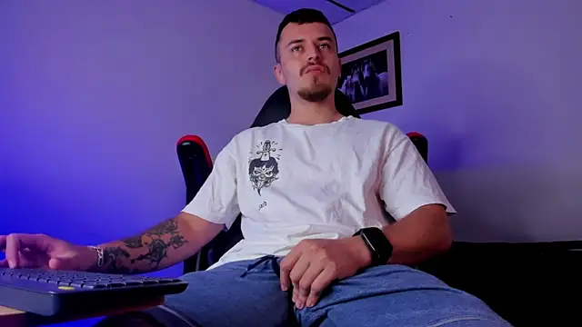 Snapshot of james_connor2 chatting on 12/26/24, 09:15 james connor2 online show from 12/26/24, 09:15