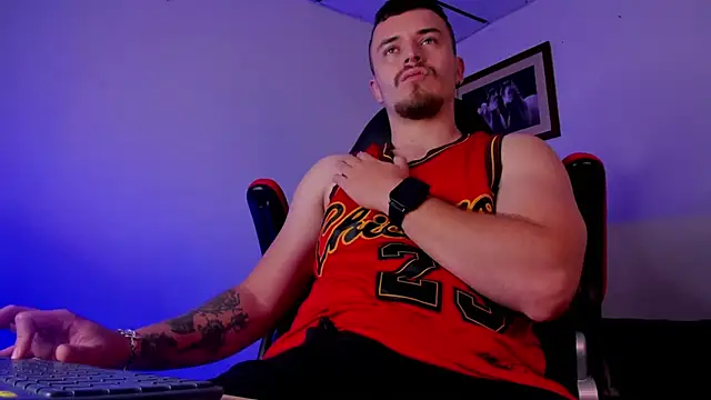 Snapshot of james_connor2 chatting on 12/27/24, 07:03 james connor2 online show from 12/27/24, 07:03