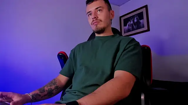 Snapshot of james_connor2 chatting on 12/29/24, 02:10 james connor2 online show from 12/29/24, 02:10