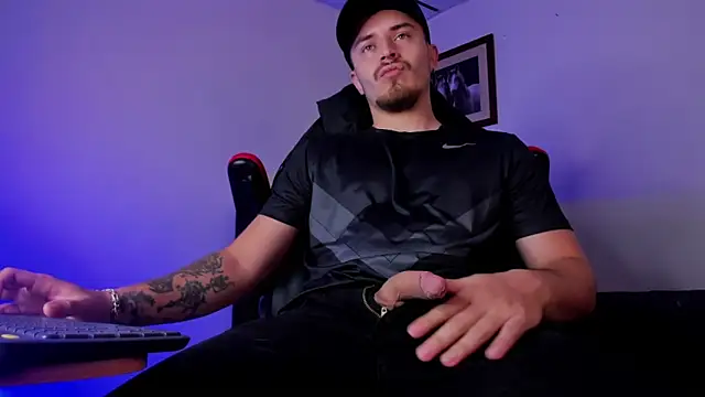 Snapshot of james_connor2 chatting on 12/30/24, 06:49 james connor2 online show from 12/30/24, 06:49