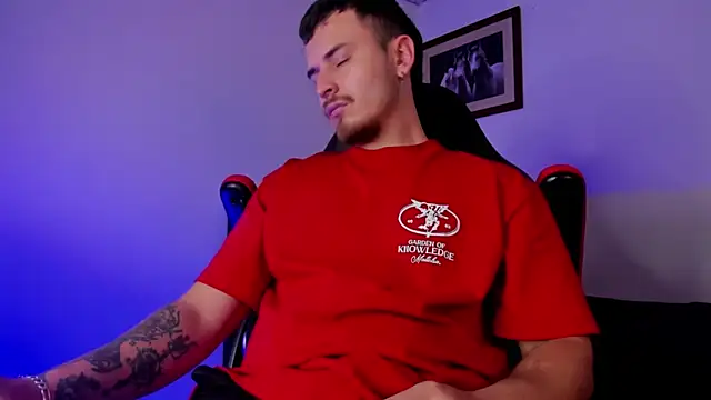 Snapshot of james_connor2 chatting on 12/31/24, 06:46 james connor2 online show from 12/31/24, 06:46