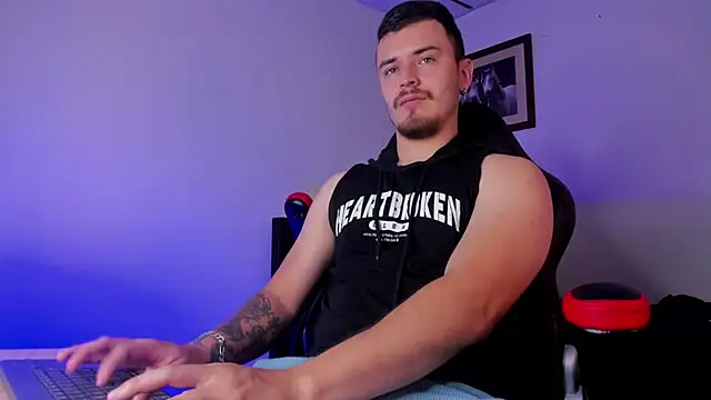 Snapshot of james_connor2 chatting on 01/07/25, 06:24 james connor2 online show from 01/07/25, 06:24