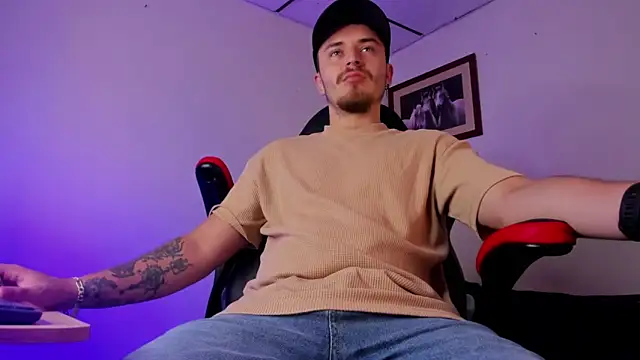 Snapshot of james_connor2 chatting on 01/11/25, 06:54 james connor2 online show from 01/11/25, 06:54