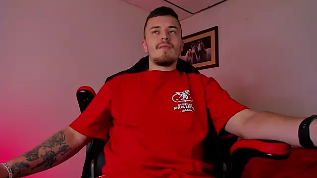 Snapshot of james_connor2 chatting on 02/06/25, 06:56 james connor2 online show from 02/06/25, 06:56