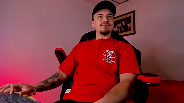 Snapshot of james_connor2 chatting on 02/14/25, 06:51 james connor2 online show from 02/14/25, 06:51