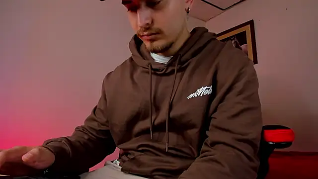 Snapshot of james_connor2 chatting on 02/15/25, 07:28 james connor2 online show from 02/15/25, 07:28