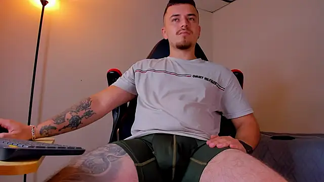 Snapshot of james_connor2 chatting on 03/16/25, 07:38 james connor2 online show from 03/16/25, 07:38