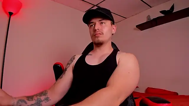 Snapshot of james_connor2 chatting on 10/17/25, 06:32 james connor2 online show from 10/17/25, 06:32