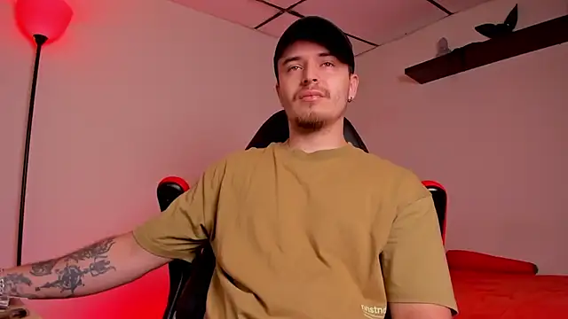 Snapshot of james_connor2 chatting on 10/20/25, 07:25 james connor2 online show from 10/20/25, 07:25