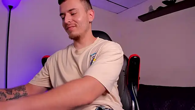 Snapshot of james_connor2 chatting on 11/03/25, 07:15 james connor2 online show from 11/03/25, 07:15