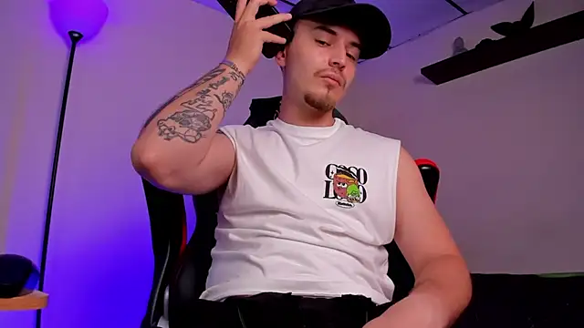 Snapshot of james_connor2 chatting on 11/05/25, 07:14 james connor2 online show from 11/05/25, 07:14