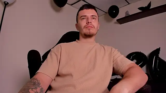 Snapshot of james_connor2 chatting on 11/25/25, 06:52 james connor2 online show from 11/25/25, 06:52