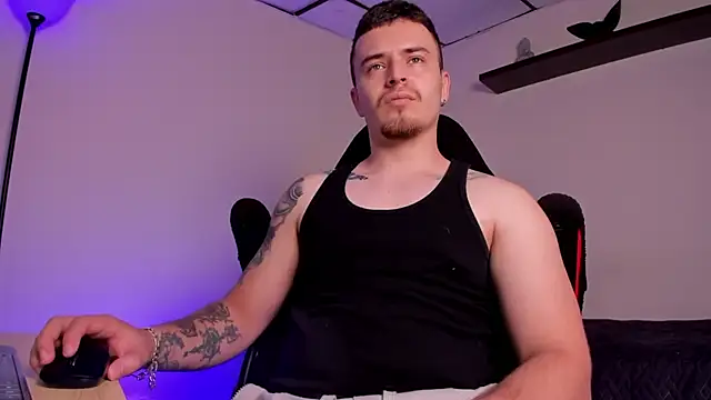 Snapshot of james_connor2 chatting on 11/27/25, 07:38 james connor2 online show from 11/27/25, 07:38