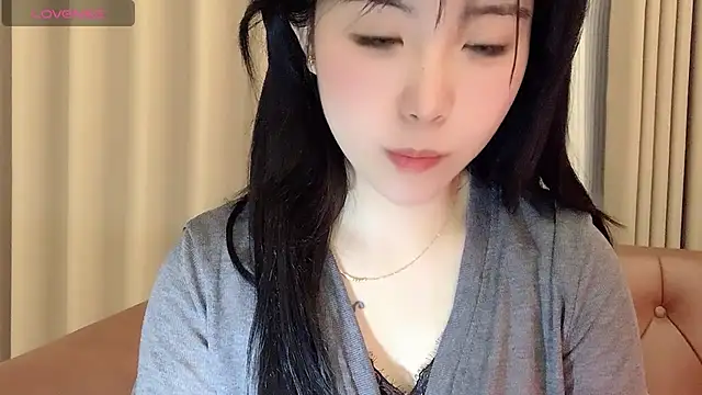 Snapshot of NickiBloom chatting on 02/08/25, 12:28 NickiBloom online show from 02/08/25, 12:28