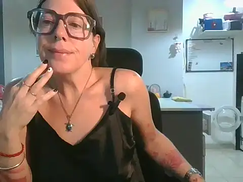 Snapshot of Calentandote chatting on 06/12/26, 08:35 Calentandote online show from 06/12/26, 08:35