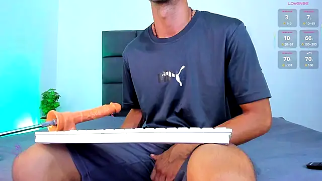 Snapshot of steven_hott8 chatting on 12/16/25, 04:12 steven hott8 online show from 12/16/25, 04:12