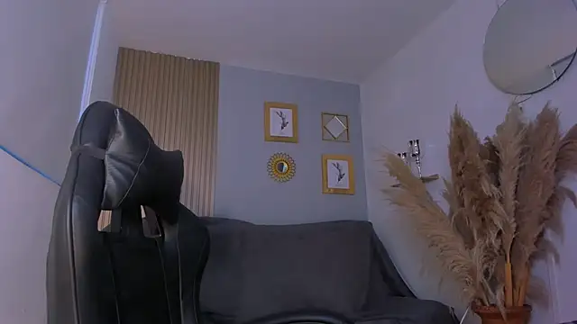 Snapshot of NatyFerrer_ chatting on 10/31/25, 10:49 NatyFerrer online show from 10/31/25, 10:49