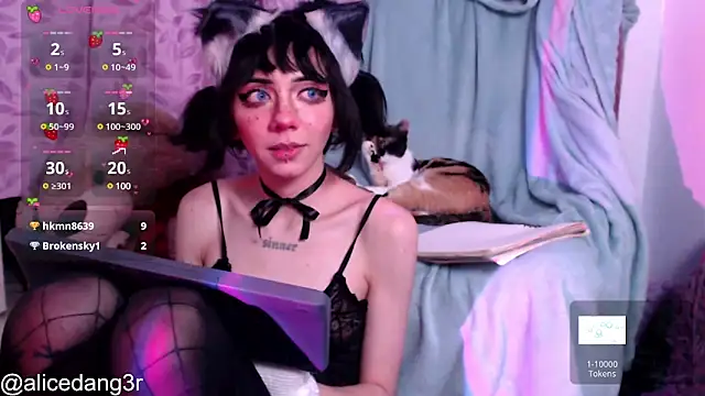 Snapshot of Alicedangerrr chatting on 02/13/25, 07:24 Alicedangerrr online show from 02/13/25, 07:24