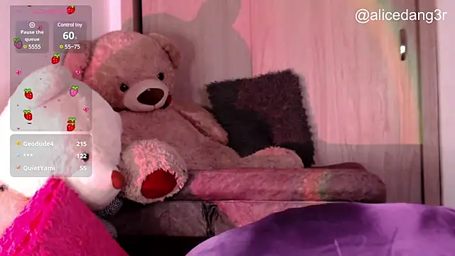 Snapshot of Alicedangerrr chatting on 03/23/25, 06:47 Alicedangerrr online show from 03/23/25, 06:47