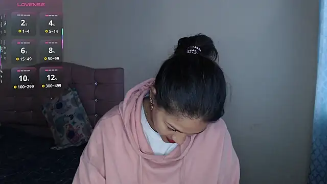 makennaa  online show from 11/04/25, 10:58