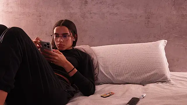 Snapshot of Nicky_and_Blake chatting on 03/26/26, 12:39 Nicky and Blake online show from 03/26/26, 12:39