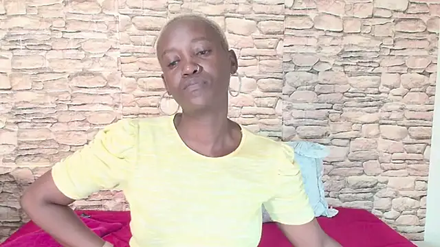 Snapshot of EbonyOlive69 chatting on 10/31/25, 05:25 EbonyOlive69 online show from 10/31/25, 05:25