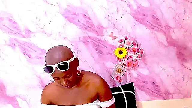 Snapshot of EbonyOlive69 chatting on 02/16/26, 05:09 EbonyOlive69 online show from 02/16/26, 05:09