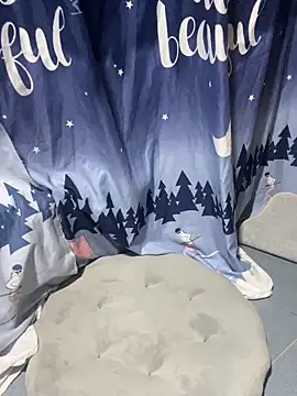 Snapshot of Shirato_hana chatting on 10/14/25, 02:29 Shirato hana online show from 10/14/25, 02:29