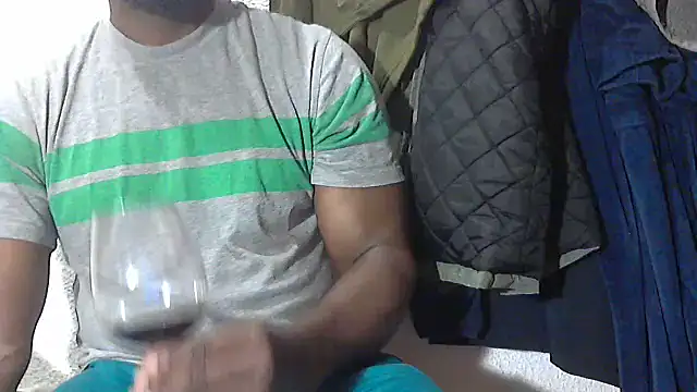 Snapshot of mmoiblack chatting on 04/14/26, 09:43 mmoiblack online show from 04/14/26, 09:43