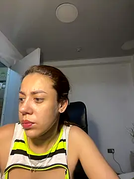 Snapshot of AnnbellaRosse chatting on 09/29/25, 04:12 AnnbellaRosse online show from 09/29/25, 04:12