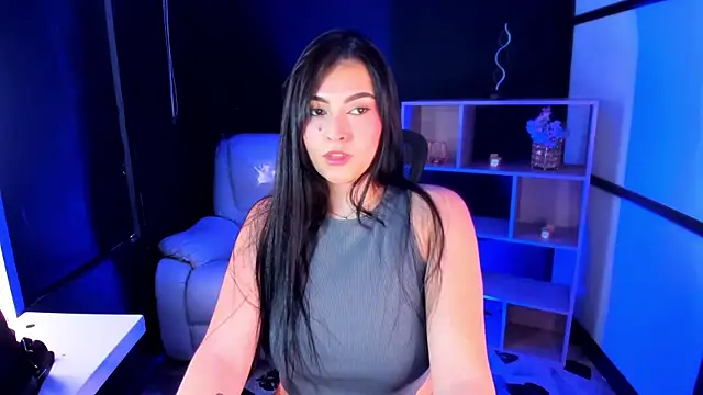 Snapshot of TifanyWhite_ chatting on 12/12/24, 07:04 TifanyWhite online show from 12/12/24, 07:04