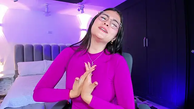 Snapshot of TifanyWhite_ chatting on 12/24/24, 12:11 TifanyWhite online show from 12/24/24, 12:11