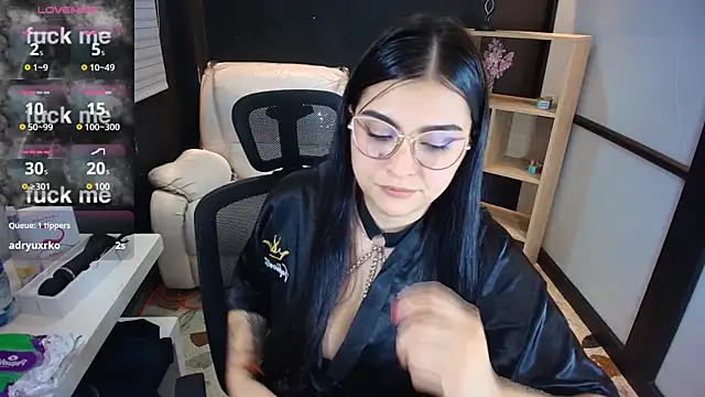 Snapshot of TifanyWhite_ chatting on 01/05/25, 02:27 TifanyWhite online show from 01/05/25, 02:27