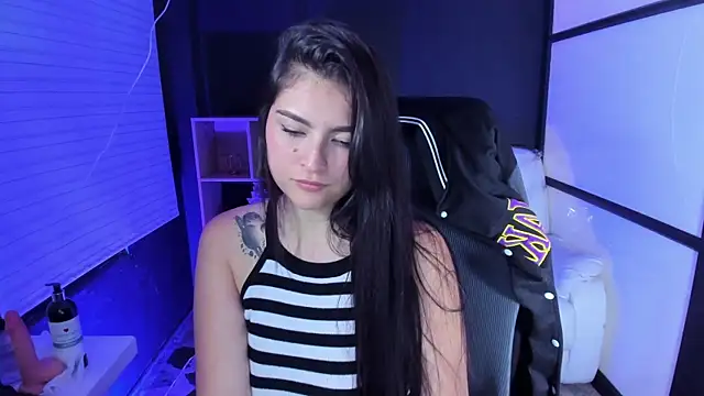 Snapshot of TifanyWhite_ chatting on 02/23/25, 11:04 TifanyWhite online show from 02/23/25, 11:04