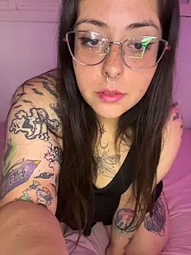 Snapshot of Mizztikaa chatting on 03/07/26, 03:42 Mizztikaa online show from 03/07/26, 03:42