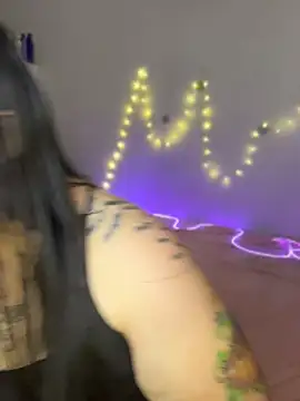 Snapshot of Mizztikaa chatting on 04/10/26, 03:39 Mizztikaa online show from 04/10/26, 03:39