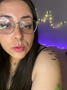 Snapshot of Mizztikaa chatting on 04/15/26, 06:26 Mizztikaa online show from 04/15/26, 06:26