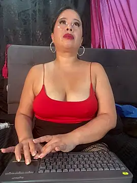 Snapshot of Leahstonee2 chatting on 01/14/25, 11:05 Leahstonee2 online show from 01/14/25, 11:05