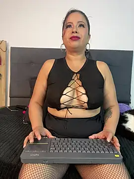 Snapshot of Leahstonee2 chatting on 01/31/25, 11:03 Leahstonee2 online show from 01/31/25, 11:03