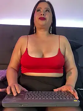 Snapshot of Leahstonee2 chatting on 03/18/25, 11:20 Leahstonee2 online show from 03/18/25, 11:20