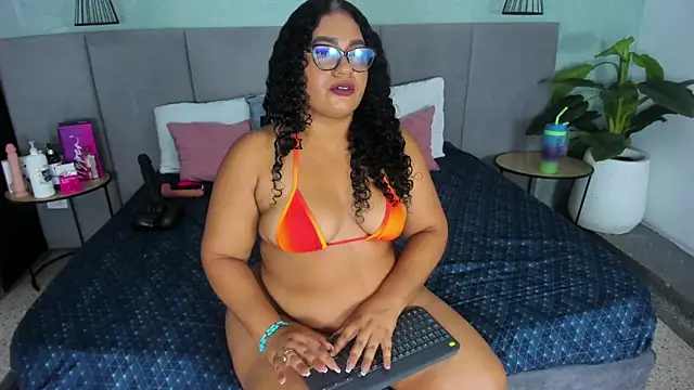 Snapshot of Annie-Wolf chatting on 11/08/25, 08:51 Annie-Wolf online show from 11/08/25, 08:51