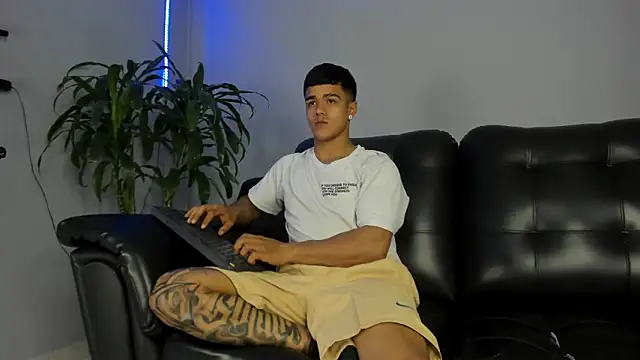 Rob saenz  online show from 09/24/25, 03:48