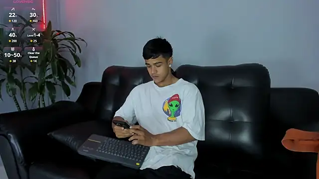 Rob saenz  online show from 09/26/25, 04:00