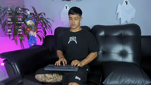 Rob saenz  online show from 10/23/25, 01:54